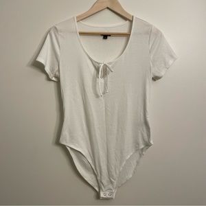 Wild Fable Scoop Neck Tie Short Sleeve Bodysuit White Large